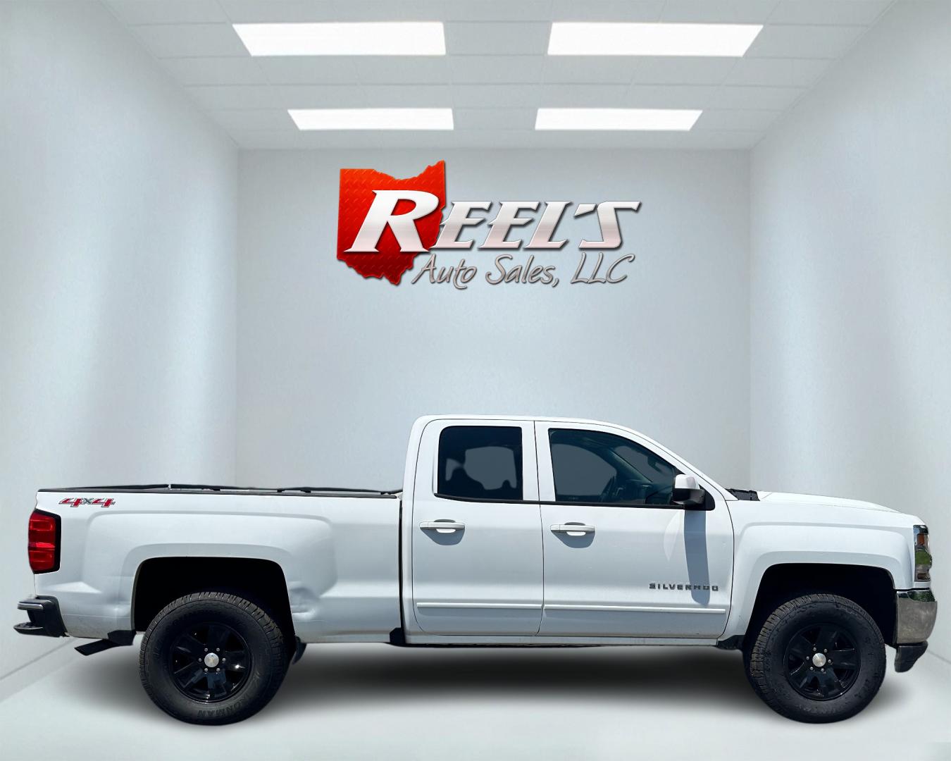 2017 White /Black Chevrolet Silverado 1500 LT (1GCVKREH5HZ) with an 4.3L V6 OHV 12V engine, 6-Speed Automatic transmission, located at 11115 Chardon Rd. , Chardon, OH, 44024, (440) 214-9705, 41.580246, -81.241943 - Photo#4